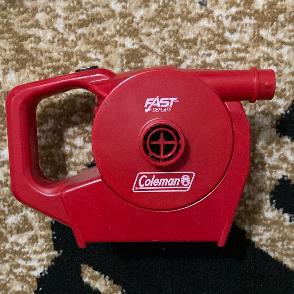 Rechargeable quick air pump for air mattress